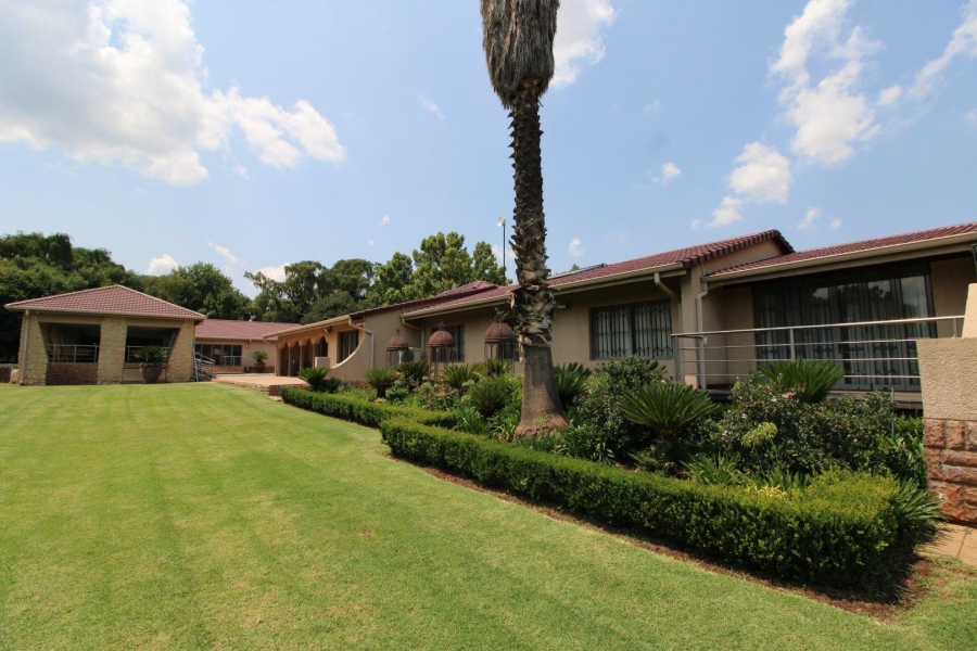 11 Bedroom Property for Sale in Van Der Hoff Park North West